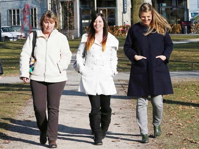 Kennenlernen 2016: Doris Grünwald (M.), begleitet von ihrer Mutter Evelin (li.)