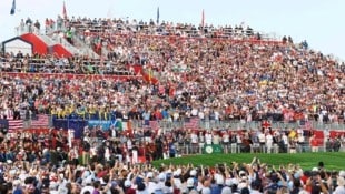 Beim Ryder Cup in New York sind jeden Tag 50.000 Fans auf dem Bethpage Black Course.