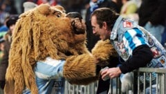 Die Fans von 1860 München hoffen auf bessere Zeiten.