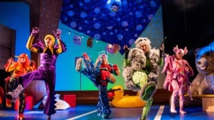 „Monster“ im Next Liberty: Simone Leski, Christoph Steiner, Helmut Pucher, Lisa Rothhardt und ...