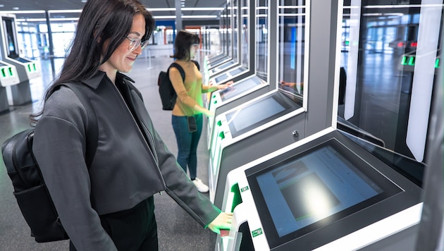 Die Hightech-Grenzkontrollen sind schon installiert: Noch im Herbst heißt es am Flughafen Wien ...