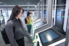 Die Hightech-Grenzkontrollen sind schon installiert: Noch im Herbst heißt es am Flughafen Wien ...