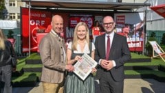 Stadtchef Dietmar Prammer (re.) mit Marktreferent Martin Hajart (ÖVP) und „Krone“-Chefin- ...