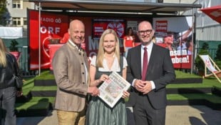 Stadtchef Dietmar Prammer (re.) mit Marktreferent Martin Hajart (ÖVP) und „Krone“-Chefin- ...