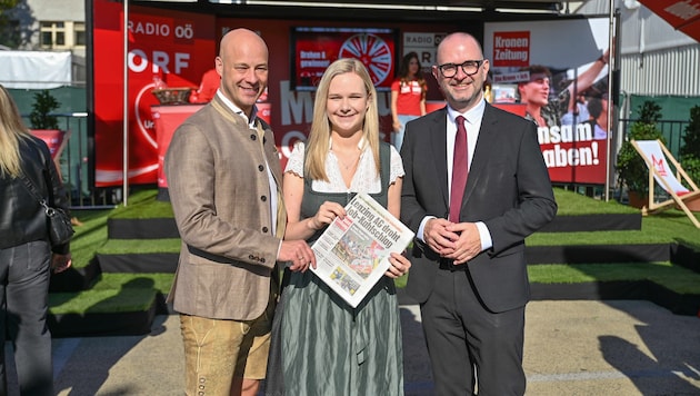 Stadtchef Dietmar Prammer (re.) mit Marktreferent Martin Hajart (ÖVP) und „Krone“-Chefin- ...