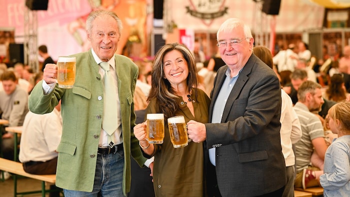 Alt-Bürgermeister Franz Dobusch (re.) mit ORF-Legende Walter Witzany und seiner Gattin Cecilia.