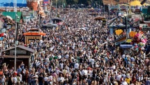 Am Samstag schilderten Wiesn-Besucher Angst und Panik – verursacht durch die offenbar unklare ...