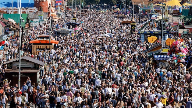 Am Samstag schilderten Wiesn-Besucher Angst und Panik – verursacht durch die offenbar unklare ...