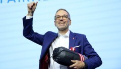 Der blaue Frontmann Herbert Kickl wurde mit 96,94 Prozent als Parteichef bestätigt.
