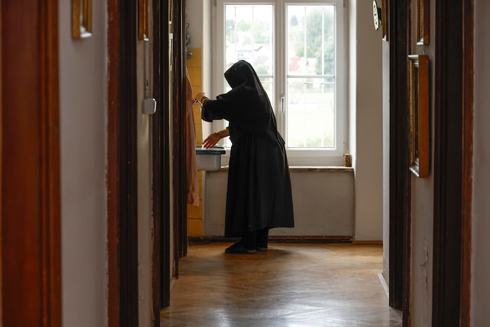 Seit fast einem Monat besetzen die betagten Damen mittlerweile das Kloster vor den Toren der ...