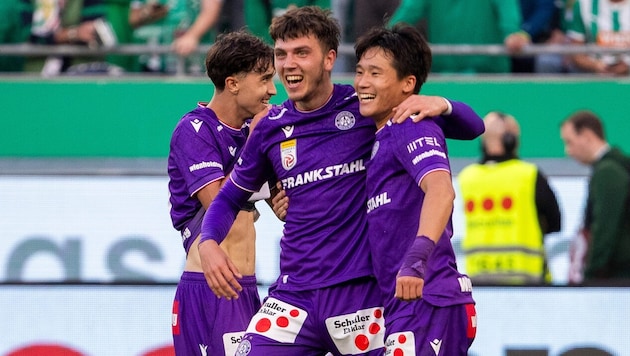 Cheers at Wiener Austria - the 347th Vienna derby against SK Rapid has been won!