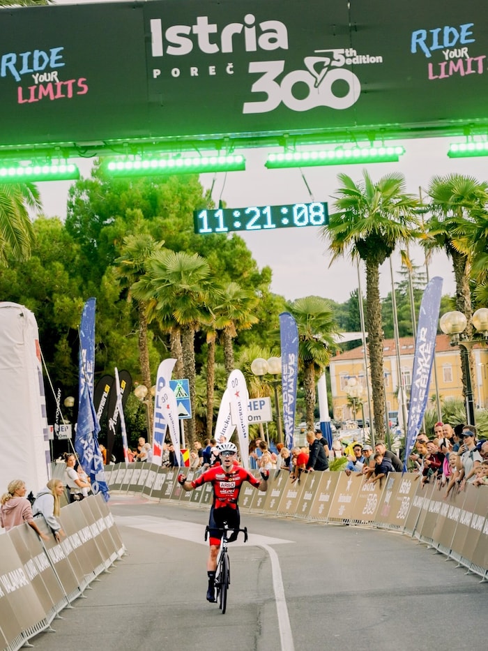 Christian Trogner im Ziel bei der Istria300 am Samstag.