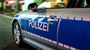 Bislang liegen den Beamten keine Hinweise vor, ob versucht wurde, den in Klebeband ...