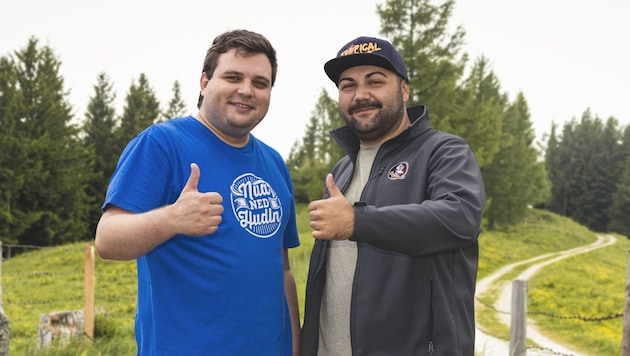 „Tinderreisen“-Star Patrick zieht mit seinem Kumpel und Reality-TV-Neuling Danny ins Forsthaus.