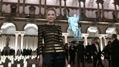Cate Blanchett ehrte Giorgio Armani ein letztes Mal und erschien am Sonntag zur Fashion Show mit ...