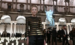 Cate Blanchett ehrte Giorgio Armani ein letztes Mal und erschien am Sonntag zur Fashion Show mit ...