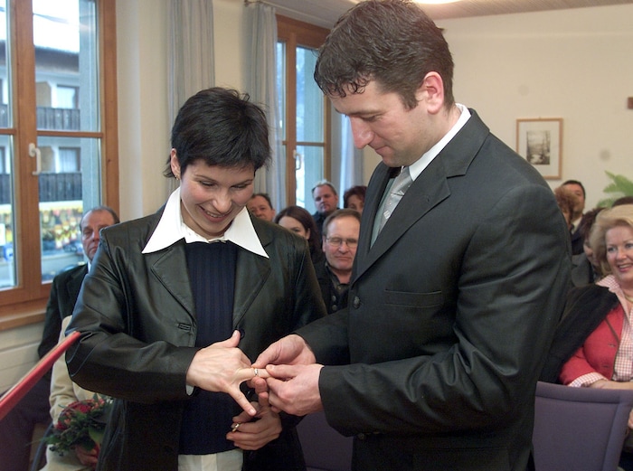 Und im Jänner 2003 holte er die Hochzeit mit seiner Conny nach – die war ursprünglich für den ...
