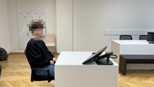 Der junge Syrer auf der Anklagebank in Wien