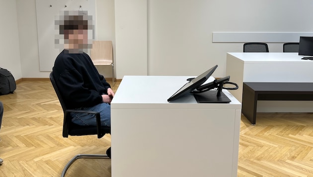 Der junge Syrer auf der Anklagebank in Wien