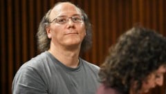 Lorenz Kraus gab eine schriftliche Erklärung über den Tod seiner Eltern ab. Dann machte er vor ...