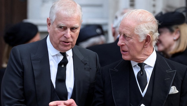 König Charles soll mit seinem Bruder Prinz Andrew nach den neuesten Entwicklungen ein Machtwort ...