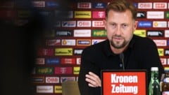 Co-Trainer Lars Kornetka vertrat Teamchef Ralf Rangnick bei der Kaderbekanntgabe.