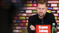 Co-Trainer Lars Kornetka vertrat Teamchef Ralf Rangnick bei der Kaderbekanntgabe.