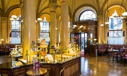 Bis Herbst schließt das Café Central in der Herrengasse seine Pforten.