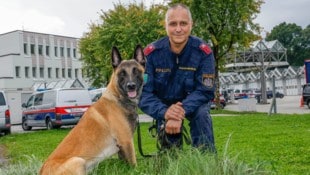 Ausbildung erfolgreich abgeschlossen! Diensthundeführer Gernot Schadner ist stolz auf seinen ...