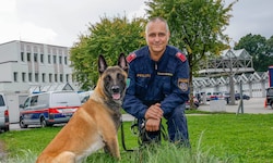 Ausbildung erfolgreich abgeschlossen! Diensthundeführer Gernot Schadner ist stolz auf seinen ...