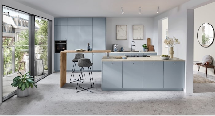 Zu den Trendfarben in der Küche 2025 zählen sanfte Pastellfarben.
