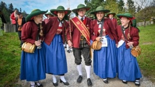 Prächtige Trachten und viel guter Stimmung bei den Teilnehmern des Kirchtags. 