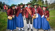 Prächtige Trachten und viel guter Stimmung bei den Teilnehmern des Kirchtags. 