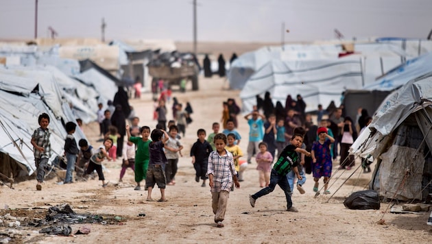 Tausende Frauen und Kinder lebten zusammengepfercht in einer Zeltstadt – hier 2019 in Al-Hol, ...