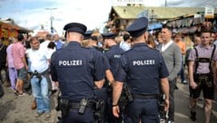 Die Polizei hat am Münchner Oktoberfest alle Hände voll zu tun – nun fahndet sie intensiv nach ...