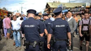Die Polizei hat am Münchner Oktoberfest alle Hände voll zu tun – nun fahndet sie intensiv nach ...