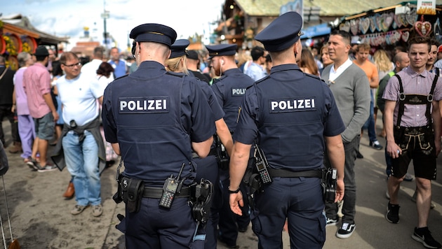 Die Polizei hat am Münchner Oktoberfest alle Hände voll zu tun – nun fahndet sie intensiv nach ...