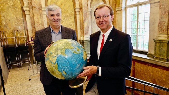 Karl Steininger (links) leitet das Institut, Gottfried Kirchengast ist Gründungsdirektor.
