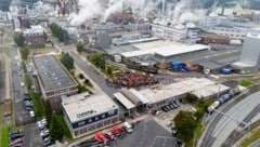 Mehrere Unternehmen bauten 2025 Stellen ab – etwa der Faserhersteller Lenzing, der bis zu 600 ...