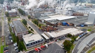 Mehrere Unternehmen bauten 2025 Stellen ab – etwa der Faserhersteller Lenzing, der bis zu 600 ...