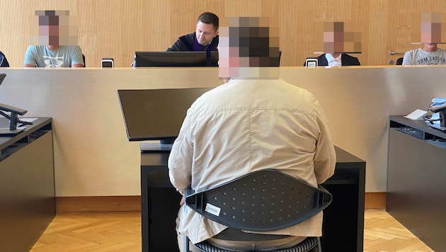 Der Angeklagte weist jegliches Fehlverhalten von sich.