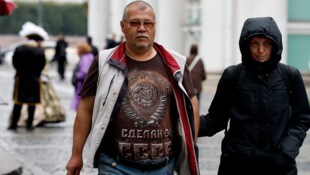 Passanten in Sankt Petersburg (Symbolbild)