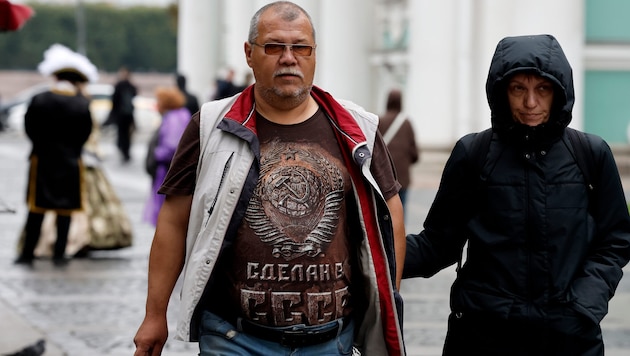 Passanten in Sankt Petersburg (Symbolbild)