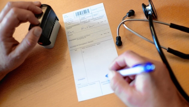 Was darf ein Arztbesuch kosten? Diese Frage entzweit ÖGK und Ärztekammer – und könnte bald zu ...