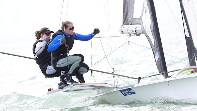 Rosa Donner (li.) und Marion LaFrance-Berger greifen bei der Kieler Woche wieder ins ...