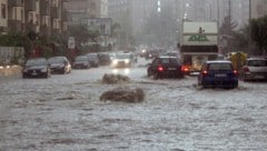 Das im Sommer so sehr aufgeheizte Mittelmeer entlädt derzeit seine ganze Kraft mit starken ...