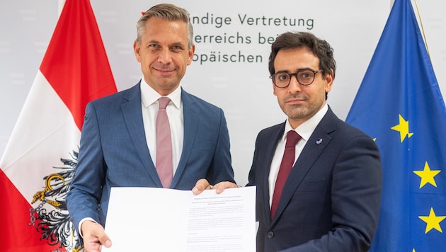 Wirtschaftsminister Wolfgang Hattmannsdorfer (links) hofft darauf, in EU-Wettbewerbskommissar ...