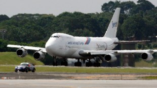 Ein nicht näher genannter technischer Defekt zwang einen Airbus der Singapore Airlines nach ...