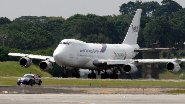 Ein nicht näher genannter technischer Defekt zwang einen Airbus der Singapore Airlines nach ...