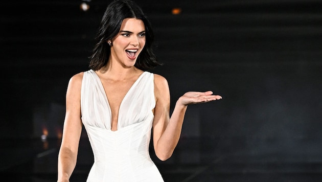 Kendall Jenner, hier auf dem Laufsteg, feierte diese Woche ihren 30er. Und überraschte die Fans ...